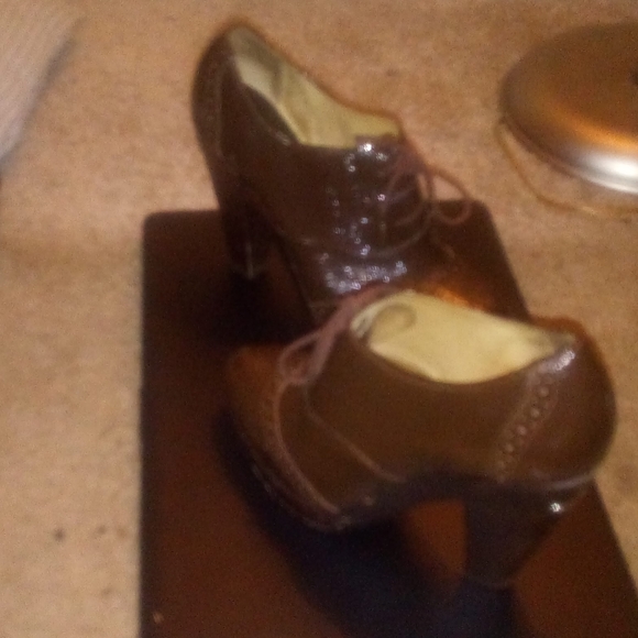 Michael Kors patent leather high heeled oxfords. - Picture 4 of 4